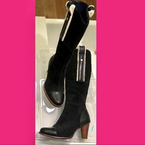 UGG Tess black suede/leather boot, size 6.5